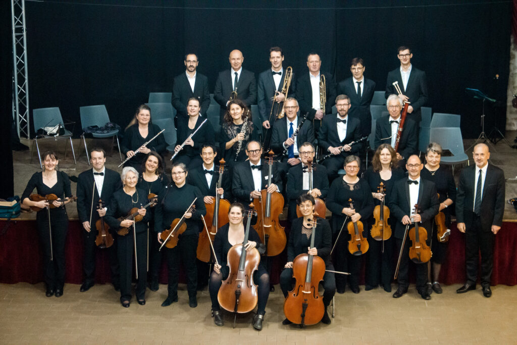 Les musiciens de l'OPF en tenue de concert à la Ferme du Paradis (Meulan-en-Yvelines) - année 2021